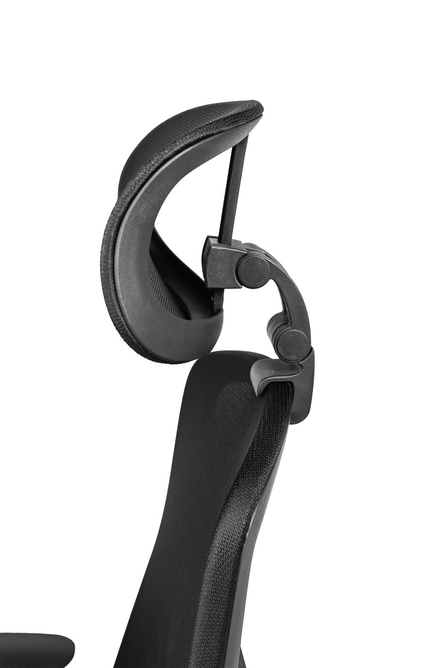 Bari: CUSTÓ Bari combină o tetieră 3D cu un șezut confortabil pentru sprijin personalizat în fiecare moment al zilei. Spătarul din plasă acrilică lasă aerul să circule, menținând o temperatură plăcută chiar și în proiecte maraton. Suportul lombar fix stabilizează curbura spatelui, iar cotierele fixe oferă un punct sigur de sprijin la tastare. Roțile din nailon protejează podeaua și alunecă fără zgomot, susținând mobilitatea în birourile open-space. Finisajul negru sobru se potrivește perfect în mediile corporative unde profesionalismul este esențial.