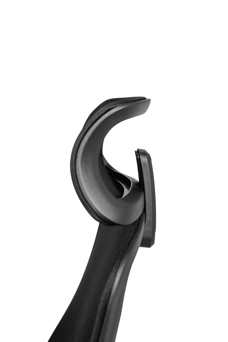 Belgrad: Cu tetieră reglabilă pe înălțime și spătar din plasă acrilică, CUSTÓ Belgrad te ajută să menţii postura corectă pe tot parcursul zilei. Șezutul distribuie uniform greutatea, în timp ce suportul lombar fix previne oboseala zonei inferioare a spatelui. Cotierele fixe oferă sprijin stabil la citit sau tastat. Roțile din nailon permit deplasare silențioasă fără a zgâria parchetul. Designul compact, finisat integral în negru, se integrează perfect în birouri minimaliste sau spații de studiu.