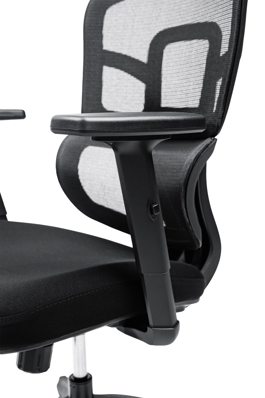 Lyon: CUSTÓ Lyon combină o tetieră 3D ajustabilă și cotiere reglabile, oferind suport precis în zona capului și a antebrațelor. Spătarul din plasă acrilică permite circulația aerului, în timp ce șezutul din spumă de densitate înaltă amortizează presiunea. Suportul lombar fix păstrează curba naturală a spatelui, favorizând o postură sănătoasă. Roțile din nailon se mișcă ușor pe podele dure, păstrând liniștea în birou. Designul all-black întărește ideea de profesionalism și se potrivește birourilor moderne.