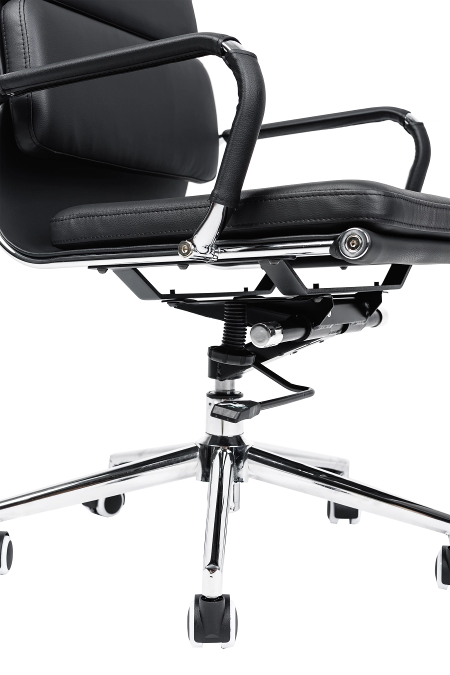 Vilnius: CUSTÓ Vilnius oferă eleganța pielii artificiale ușor de întreținut, ideală pentru săli de ședință și spații executive. Spătarul robust și șezutul ferm asigură susținere pe termen lung, prevenind deformarea. Cotierele fixe păstrează brațele într-un unghi natural, reducând presiunea asupra umerilor. Mecanismul de înclinare te lasă să te relaxezi rapid între două apeluri. Roțile din poliuretan rulează liniștit și nu zgârie pardoseala. Designul negru atemporal completează mobilierul existent, adăugând o notă de profesionalism subtil.