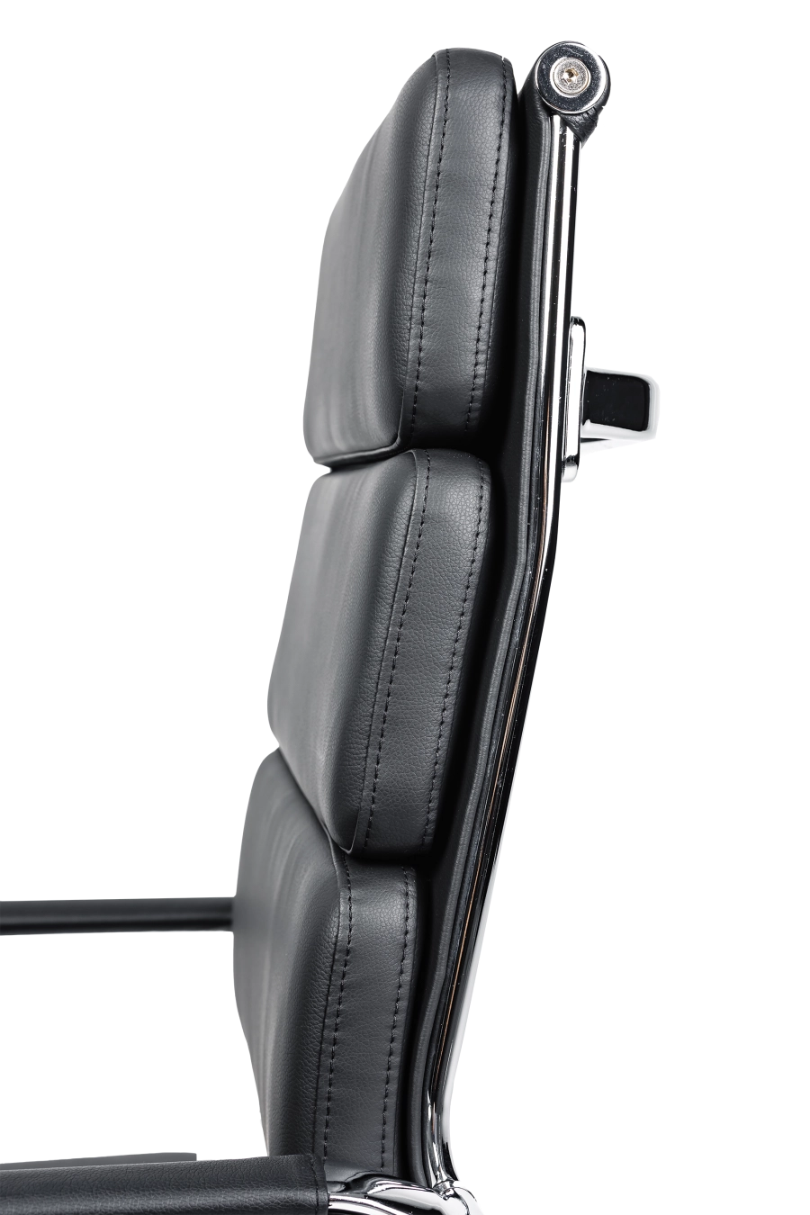 Vilnius: CUSTÓ Vilnius oferă eleganța pielii artificiale ușor de întreținut, ideală pentru săli de ședință și spații executive. Spătarul robust și șezutul ferm asigură susținere pe termen lung, prevenind deformarea. Cotierele fixe păstrează brațele într-un unghi natural, reducând presiunea asupra umerilor. Mecanismul de înclinare te lasă să te relaxezi rapid între două apeluri. Roțile din poliuretan rulează liniștit și nu zgârie pardoseala. Designul negru atemporal completează mobilierul existent, adăugând o notă de profesionalism subtil.