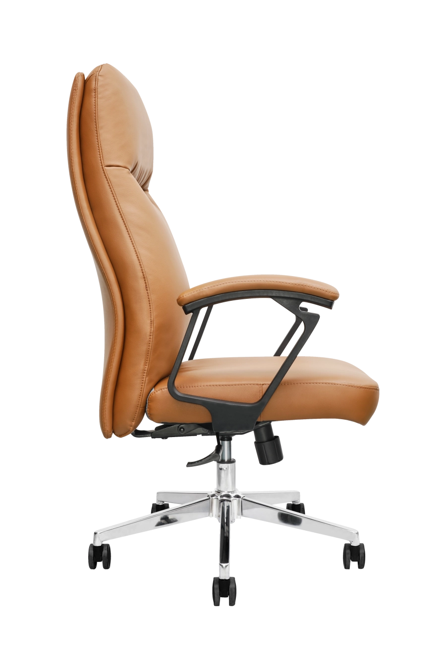 Braga: CUSTÓ Braga impresionează prin șezutul și spătarul din piele artificială ușor de curățat, oferind un aspect sofisticat fără efort de întreținere. Brațele fixe stabilizează antebrațele, prevenind suprasolicitarea umerilor. Mecanismul de înclinare permite scurte momente de relaxare între sarcini. Baza cu roți din poliuretan asigură deplasare lină, protejând pardoselile. Dimensiunile generoase și spătarul înalt oferă suport complet pe durata zilei. Ideal pentru manageri care caută eleganță clasică la un preț accesibil. Un fotoliu perfect pentru bioruri executive care preferă tonurile calde și rafinate.