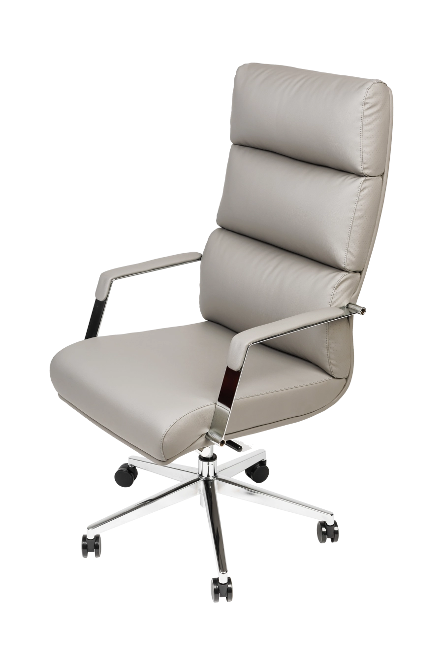 Valencia: CUSTÓ Valencia aduce luxul pielii artificiale cu șezut și spătar super-moale într-o formă ergonomică pregătită pentru zile pline. Șezutul capitonat distribuie uniform greutatea, iar spătarul perforat pe laterale lasă aerul să circule. Brațele fixe mențin antebrațele la un unghi natural, reducând tensiunea din umeri. Mecanismul de balansare îți permite să alternezi rapid între poziția de lucru și relaxare. Baza rotativă și roțile din poliuretan rulează silențios.