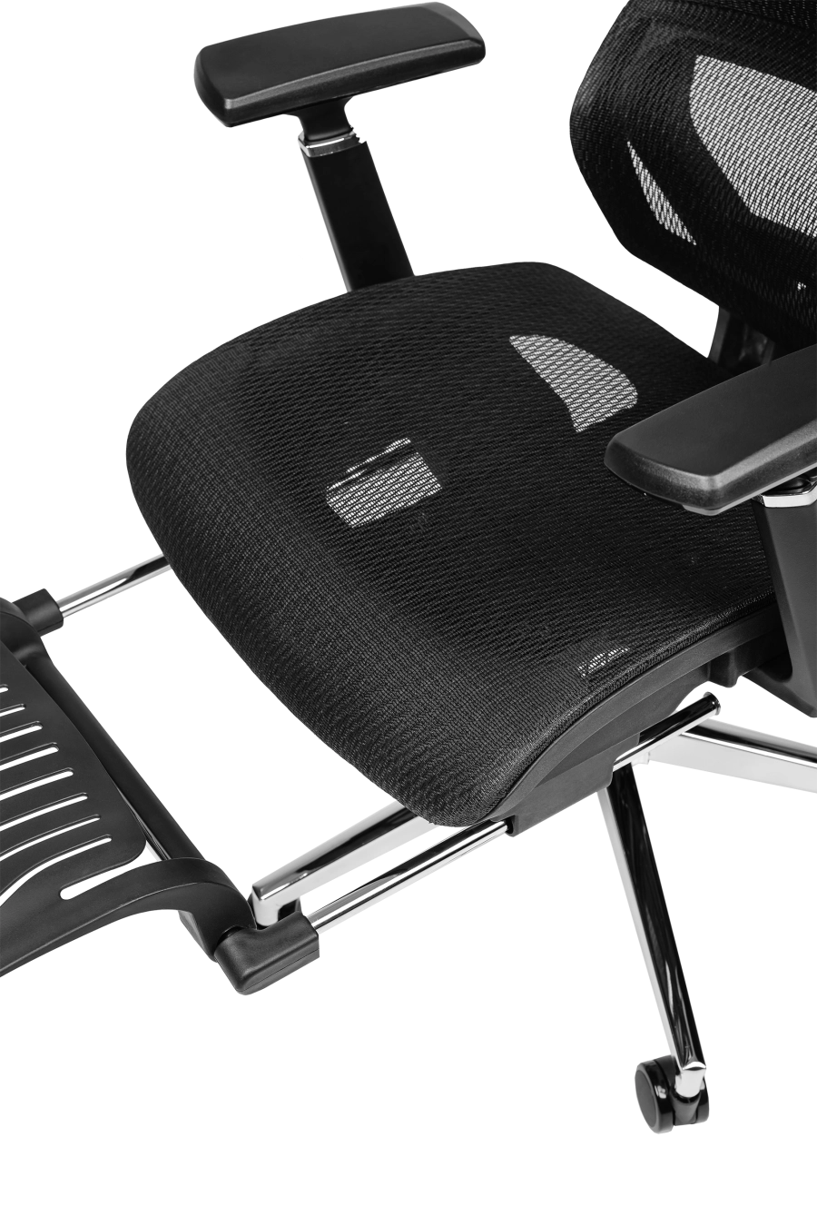 Bologna: Cu suport extensibil pentru picioare și reglaj de înălțime a spătarului, CUSTÓ Bologna transformă pauzele scurte în momente de relaxare reală. Șezutul din plasă elastomerică și spătarul din plasă acrilică asigură ventilație continuă. Suportul lombar reglabil și tetiera 2D se adaptează formei tale, iar brațele 3D pot fi ajustate în fiecare direcție. Șezutul glisant și mecanismul sincron mențin postura corectă în sarcini diverse. Roțile din plastic alunecă ușor, iar finisajul negru se potrivește spațiilor high-tech.