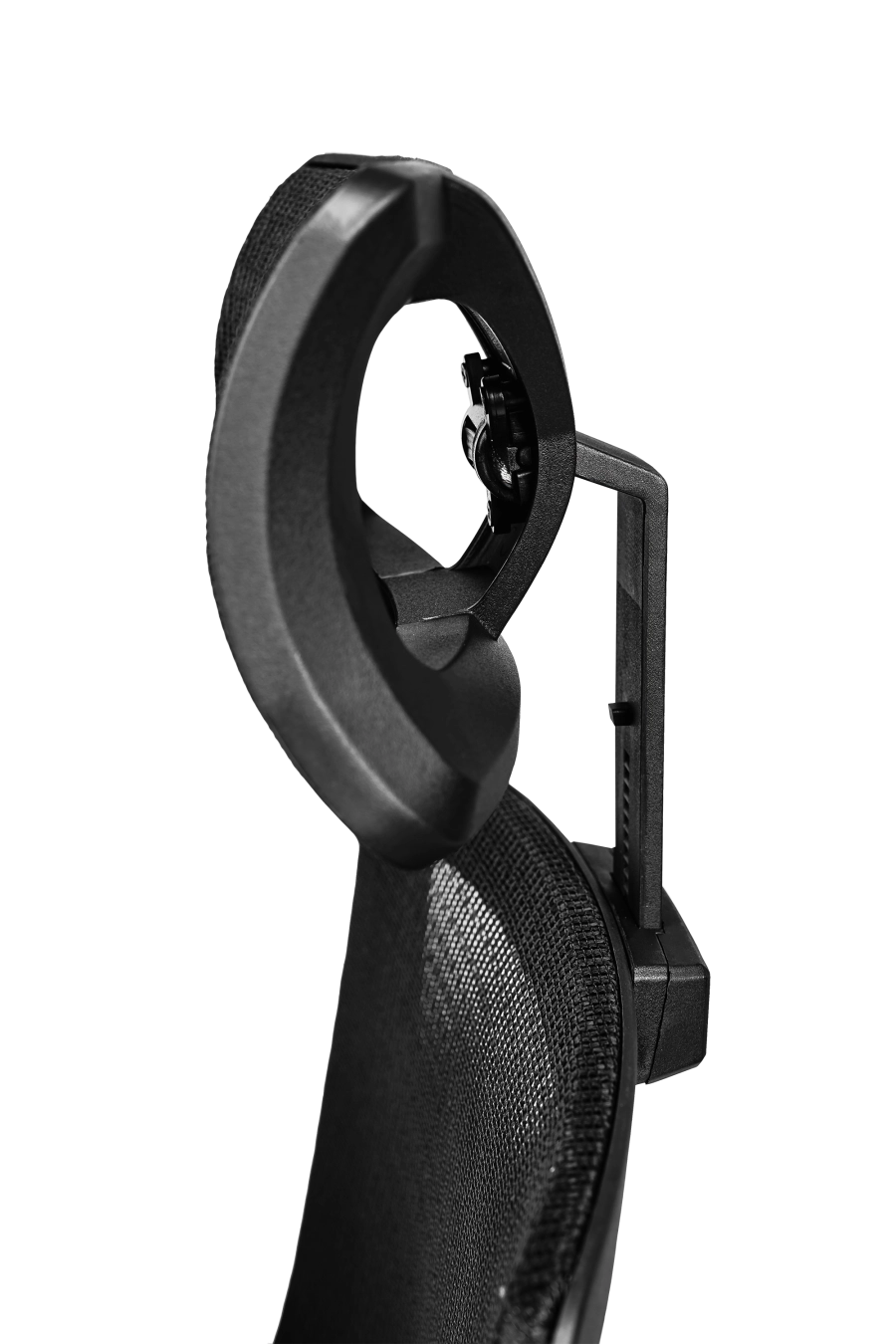 Bologna: Cu suport extensibil pentru picioare și reglaj de înălțime a spătarului, CUSTÓ Bologna transformă pauzele scurte în momente de relaxare reală. Șezutul din plasă elastomerică și spătarul din plasă acrilică asigură ventilație continuă. Suportul lombar reglabil și tetiera 2D se adaptează formei tale, iar brațele 3D pot fi ajustate în fiecare direcție. Șezutul glisant și mecanismul sincron mențin postura corectă în sarcini diverse. Roțile din plastic alunecă ușor, iar finisajul negru se potrivește spațiilor high-tech.