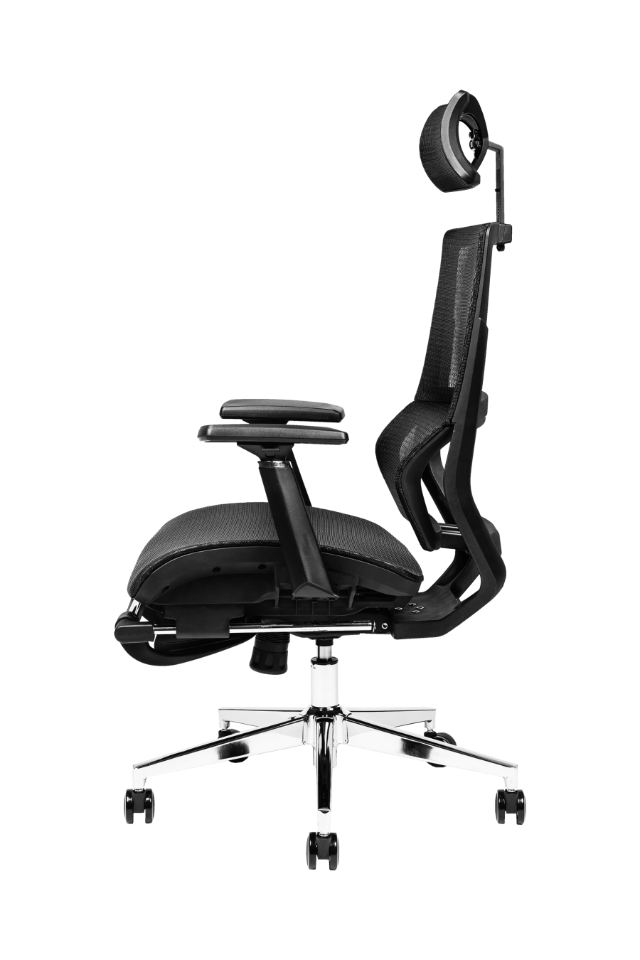 Bologna: Cu suport extensibil pentru picioare și reglaj de înălțime a spătarului, CUSTÓ Bologna transformă pauzele scurte în momente de relaxare reală. Șezutul din plasă elastomerică și spătarul din plasă acrilică asigură ventilație continuă. Suportul lombar reglabil și tetiera 2D se adaptează formei tale, iar brațele 3D pot fi ajustate în fiecare direcție. Șezutul glisant și mecanismul sincron mențin postura corectă în sarcini diverse. Roțile din plastic alunecă ușor, iar finisajul negru se potrivește spațiilor high-tech.