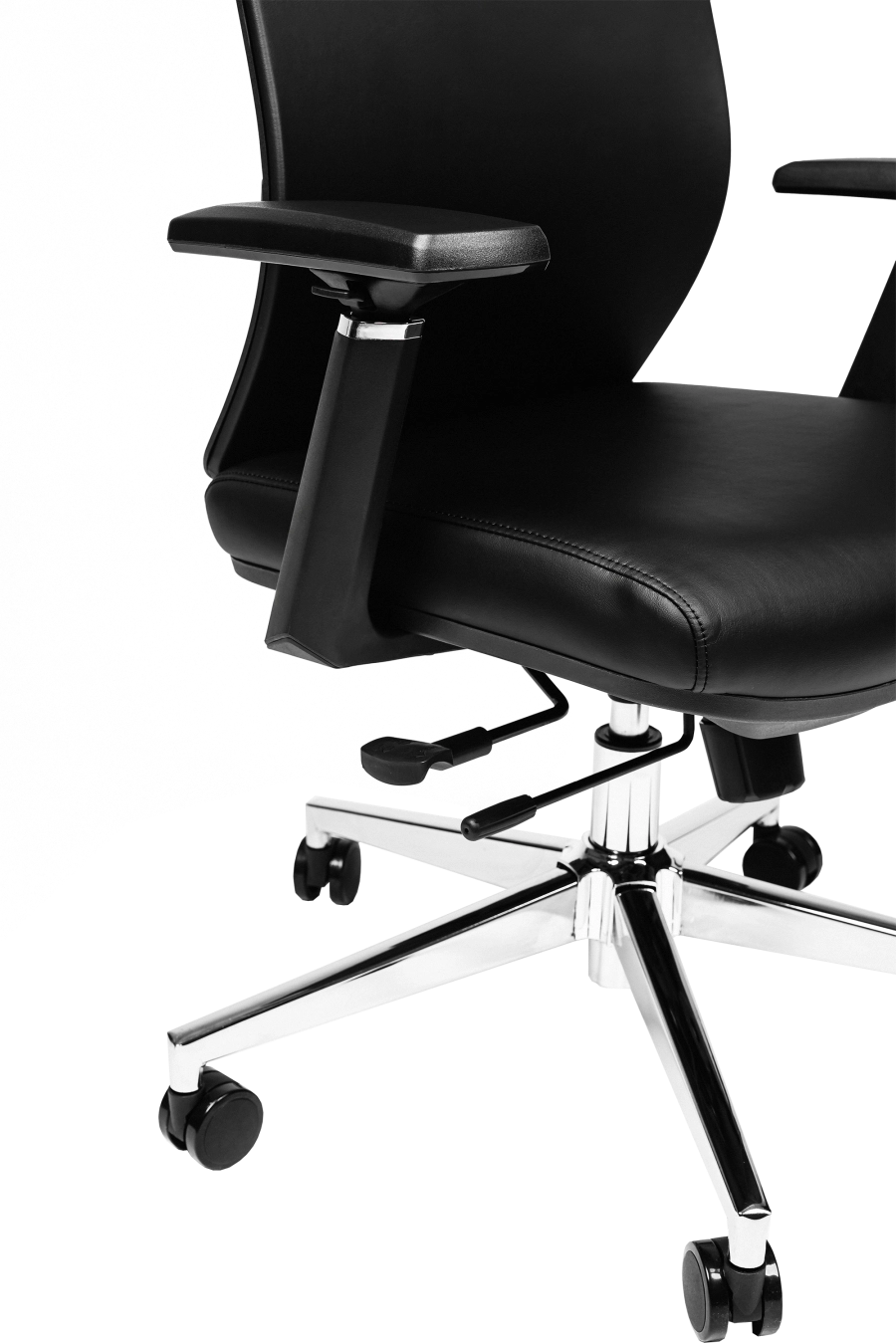 Girona: CUSTÓ Girona îmbină aspectul sofisticat al pielii artificiale cu beneficii ergonomice avansate. Suportul lombar 2D și tetiera 2D se ajustează precis, reducând presiunea pe discurile vertebrale. Șezutul glisant permite reglaj de adâncime, iar brațele 3D se aliniază rapid la poziția ideală de tastare. Spătarul larg susține întregul torace, favorizând respirația corectă. Baza rotativă și roțile din plastic garantează mobilitate fără zgârieturi. Potrivit pentru manageri care doresc confort premium în întâlniri îndelungate.