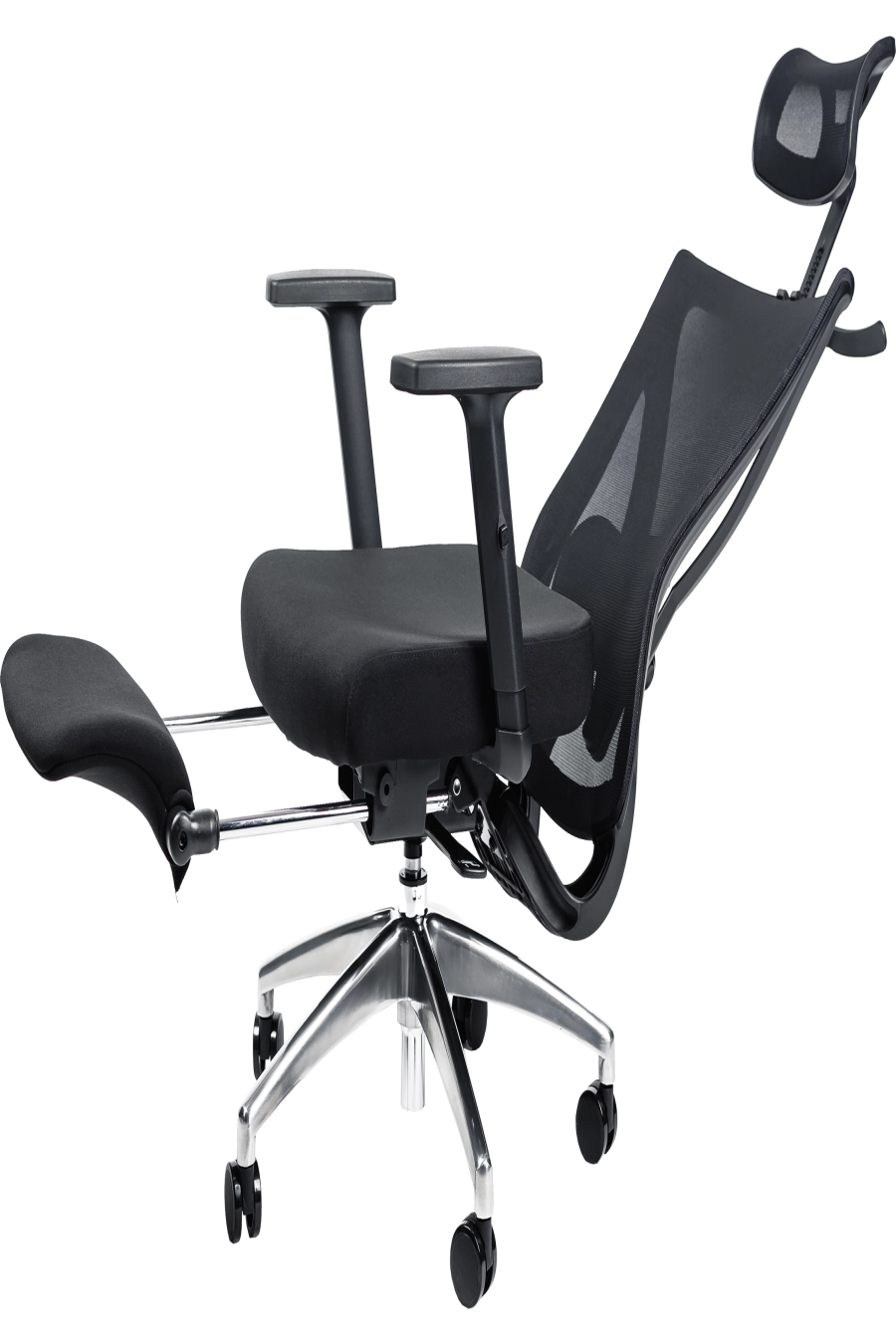 Dublin: CUSTÓ Dublin este scaunul complet echipat pentru multitasking: șezut textil comod, spătar din plasă acrilică ventilată și suport pentru picioare retractabil. Tetiera 2D și suportul lombar 2D se reglează independent, adaptându-se stilului tău de lucru. Brațele ajustabile pe înălțime facilitează trecerea de la tastare la prezentări. Un umeraș integrat păstrează sacoul impecabil, eliminând aglomerația de pe spătar. Roțile din poliuretan rulează lin, iar finisajul negru se integrează perfect în birouri moderne.