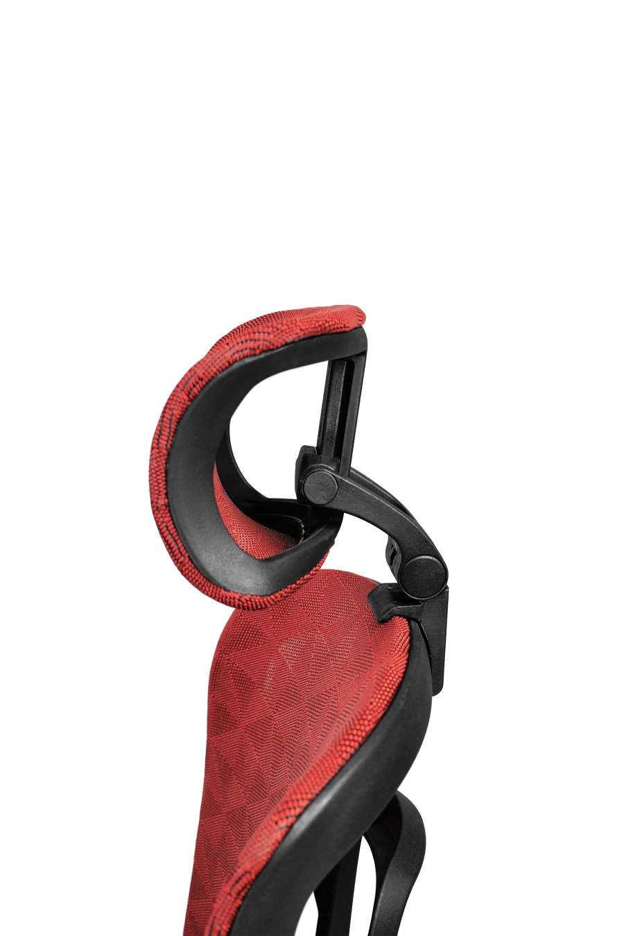 Porto: Conceput pentru reglaje la îndemână, CUSTÓ Porto combină șezutul și spătarul din plasă elastomerică ce mențin un microclimat plăcut chiar și în zilele toride. Tetiera 3D se adaptează înălțimii și unghiului capului, iar cotierele 3D permit setarea pe înălțime, adâncime și rotație. Baza rotativă ușoară și roțile din poliuretan rulează silențios, protejând pardoseala. Accentele roșii dinamizează biroul, transformând fotoliul într-un element de design care inspiră energie și creativitate.