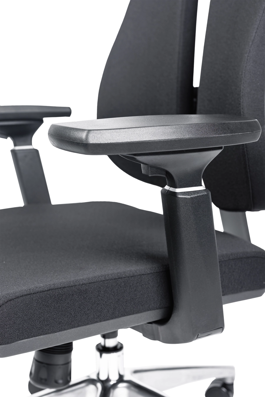 Budapesta: CUSTÓ Budapesta combină sezutul și spătarul căptușite în textil plăcut la atingere cu un suport lombar reglabil ce previne disconfortul în zona inferioară a spatelui. Poți glisa șezutul înainte sau înapoi pentru a regla adâncimea, iar tetiera 2D susține ceafa la unghiul dorit. Cotierele 3D se ajustează rapid pe înălțime, adâncime și rotație, menținând brațele relaxate la tastatură. Mecanismul sincron încurajează mișcările naturale. Roțile din poliuretan rulează lin, protejând suprafețele delicate. Ideal pentru profesioniștii care petrec ore întregi în fața calculatorului.