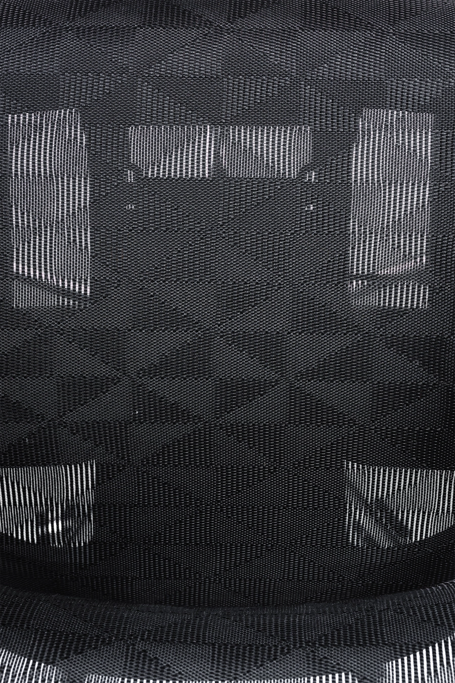 Graz: Cu șezut și spătar din plasă elastomerică, CUSTÓ Graz garantează respirabilitate și susținere elastică pe tot parcursul zilei. Tetiera 3D și brațele 3D se ajustează în fiecare direcție, iar suportul lombar fix stabilizează zona critică a spatelui. Șezutul glisant adaptă adâncimea pentru orice statură, iar suportul extensibil pentru picioare transformă pauzele într-un veritabil moment de relaxare. Mecanismul sincron urmărește mișcările naturale ale corpului, reducând oboseala. Roțile din poliuretan protejează pardoseala și se mișcă silențios.