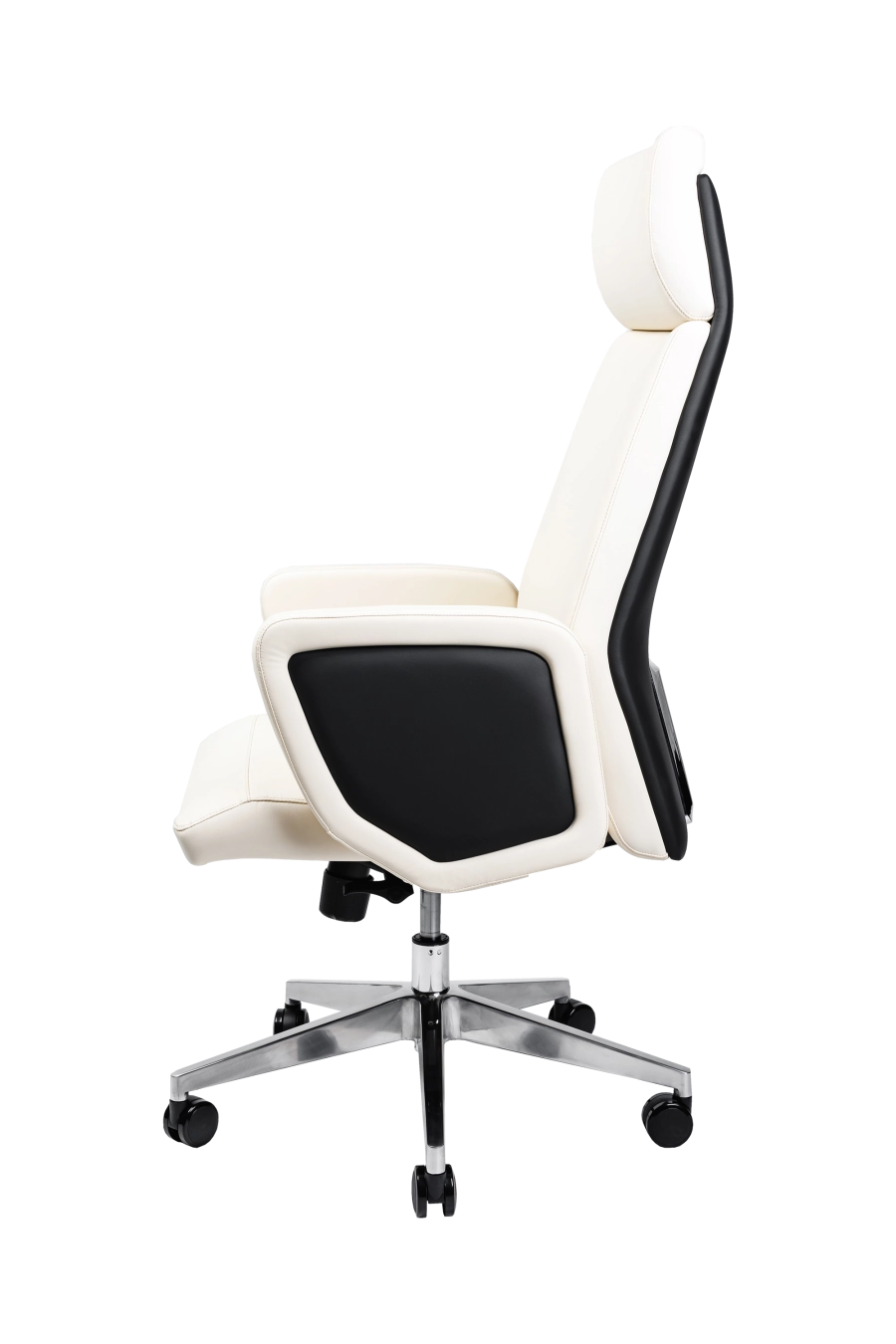 Amsterdam: CUSTÓ Amsterdam îmbină simplitatea pielii artificiale bej cu linii clasice, ideale pentru spații elegante. Tetiera fixă și spătarul înalt susțin zona cervicală, iar cotierele fixe asigură un sprijin stabil pentru antebrațe. Șezutul generos, capitonat ferm, distribuie greutatea uniform. Mecanismul de balans facilitează micro-pauzele active. Roțile din nailon glisează silențios fără a lăsa urme, protejând parchetul sau gresia. Un scaun rafinat, ușor de întreținut, perfect pentru recepții sau birouri executive care apreciază tonurile calde.