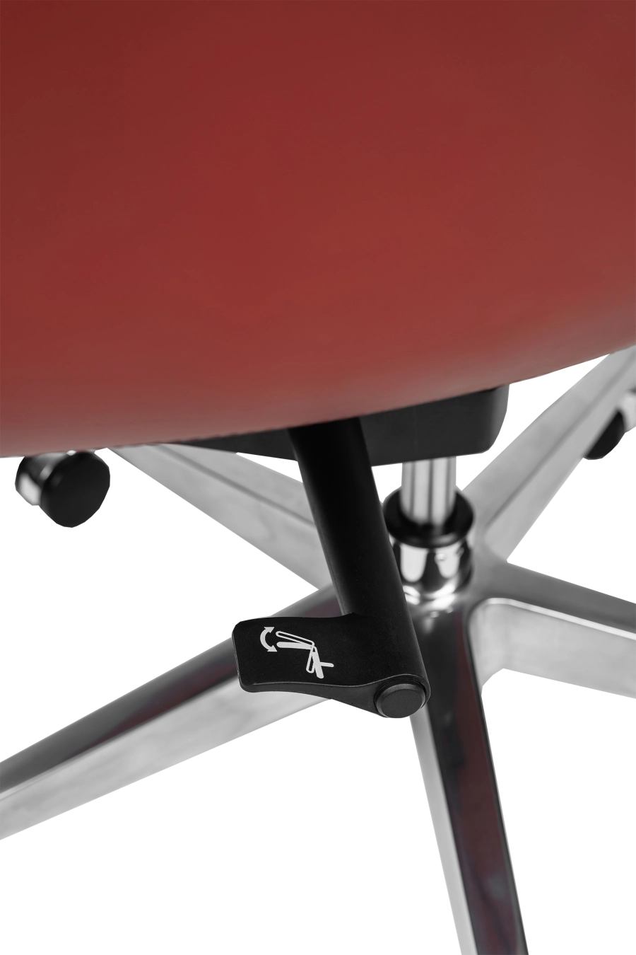 Paris: CUSTÓ Paris aduce eleganța pielii artificiale într-un roșu care insuflă energie spațiului de lucru. Șezutul ferm și spătarul înalt mențin coloana în poziție corectă, iar cotierele fixe susțin antebrațele la un unghi natural. Mecanismul de înclinare îți permite scurte momente de relaxare, prevenind rigiditatea. Baza rotativă se întoarce ușor către colegi sau documente, menținând fluența discuțiilor. Roțile din poliuretan rulează lin și nu zgârie pardoseala. Perfect pentru birouri executive sau spațiile de recepție care doresc să transmită încredere și dinamism.