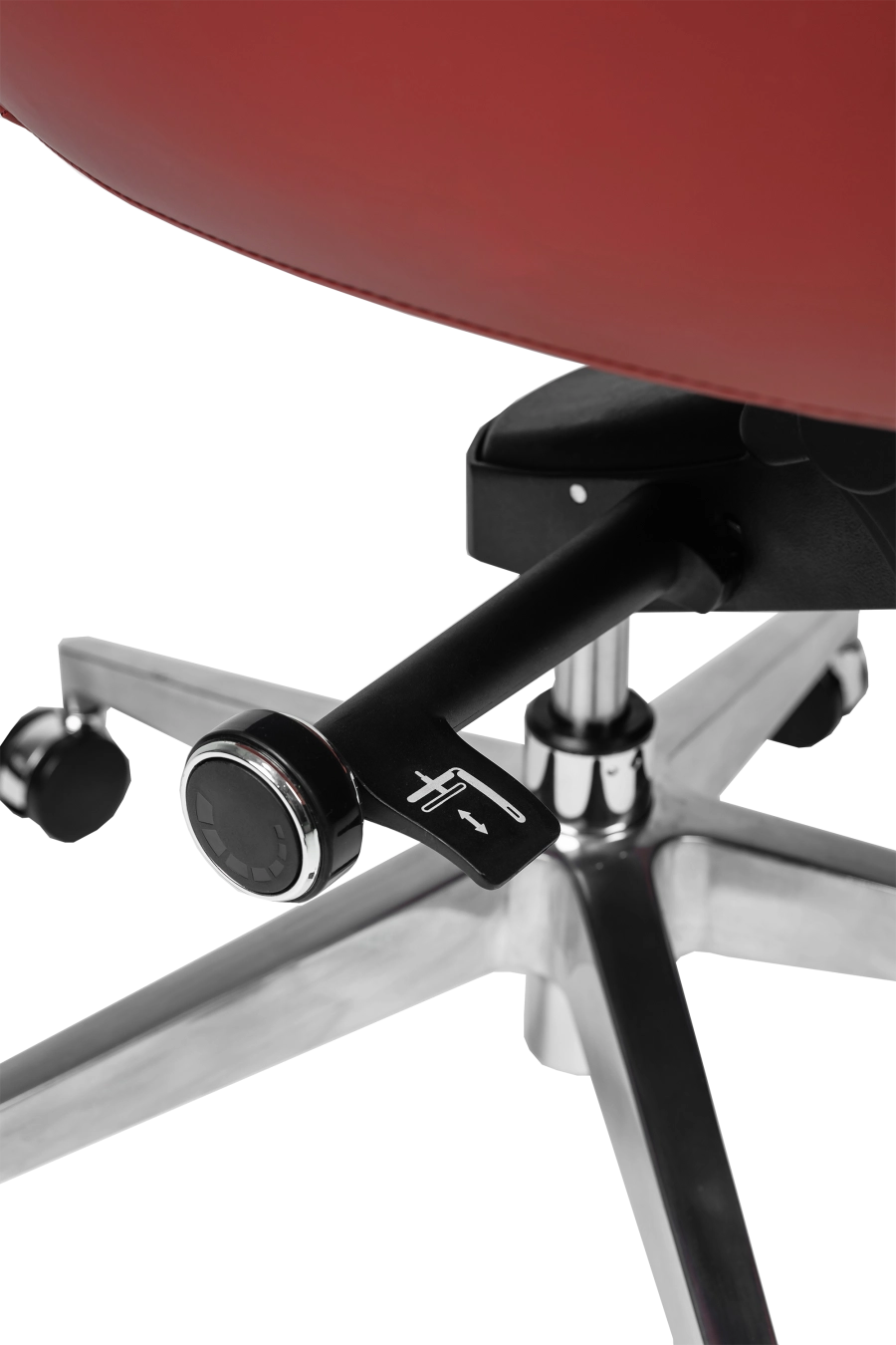 Paris: CUSTÓ Paris aduce eleganța pielii artificiale într-un roșu care insuflă energie spațiului de lucru. Șezutul ferm și spătarul înalt mențin coloana în poziție corectă, iar cotierele fixe susțin antebrațele la un unghi natural. Mecanismul de înclinare îți permite scurte momente de relaxare, prevenind rigiditatea. Baza rotativă se întoarce ușor către colegi sau documente, menținând fluența discuțiilor. Roțile din poliuretan rulează lin și nu zgârie pardoseala. Perfect pentru birouri executive sau spațiile de recepție care doresc să transmită încredere și dinamism.