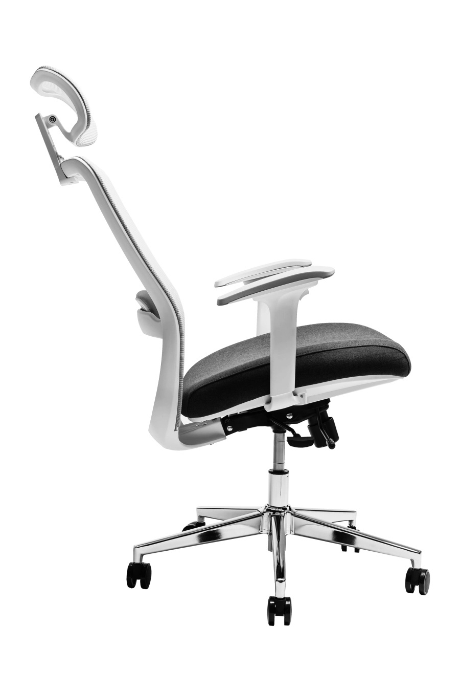 Roma: CUSTÓ Roma combină designul modern cu funcționalitatea avansată, fiind ideal pentru birouri profesionale. Șezutul tapițat din stofă oferă confort constant, iar spătarul din plasă elastomerică asigură o ventilație eficientă pe durata întregii zile de lucru. Suportul lombar reglabil pe înălțime permite ajustarea precisă pentru o susținere optimă a zonei inferioare a spatelui. Tetiera reglabilă pe înălțime oferă susținere suplimentară pentru cap și gât, iar cotierele reglabile 4D permit ajustarea în înălțime, adâncire, lățime și unghi, asigurând o poziție naturală a brațelor în orice activitate. Mecanismul multifuncțional cu blocare în trei poziții și translare a șezutului asigură flexibilitate în mișcare și stabilitate. Baza stelată din oțel cromat, echipată cu roți din poliuretan, garantează mobilitate lină și stabilitate pe diferite tipuri de suprafețe. Designul gri conferă o notă sobru-executivă, potrivită pentru birouri moderne unde confortul și profesionalismul contează.