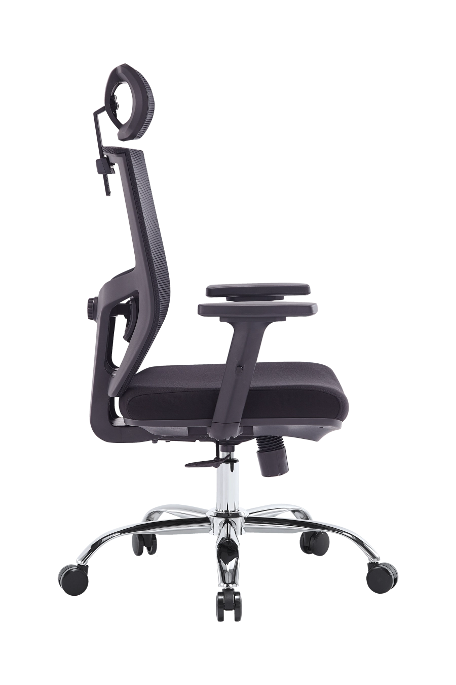 Sevilla: Dacă îți place controlul total, CUSTÓ Sevilla dispune de suport lombar reglabil, tetieră 2D și cotiere reglabile pe înălțime, toate setabile independent. Spătarul din plasă acrilică respiră, iar șezutul menține densitatea optimă pentru susținere uniformă. Baza rotativă și roțile din poliuretan rulează silențios, fără a zgâria podeaua. Scheletul solid promite durabilitate, iar culoarea neagră aduce eleganță discretă. Perfect pentru profesioniștii care schimbă frecvent postura între tastare, brainstorming și relaxare.