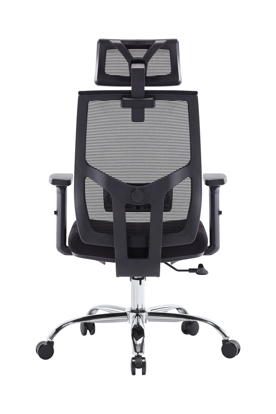 Sevilla: Dacă îți place controlul total, CUSTÓ Sevilla dispune de suport lombar reglabil, tetieră 2D și cotiere reglabile pe înălțime, toate setabile independent. Spătarul din plasă acrilică respiră, iar șezutul menține densitatea optimă pentru susținere uniformă. Baza rotativă și roțile din poliuretan rulează silențios, fără a zgâria podeaua. Scheletul solid promite durabilitate, iar culoarea neagră aduce eleganță discretă. Perfect pentru profesioniștii care schimbă frecvent postura între tastare, brainstorming și relaxare.