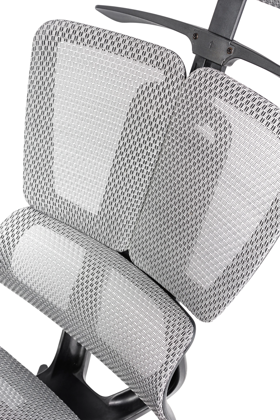 Split: CUSTÓ Split este echipat pentru versatilitate totală: plasă elastomerică ventilată, suport lombar reglabil, tetieră 3D și cotiere 3D pentru ajustare milimetrică. Reglarea pe înălțime a spătarului și șezutul glisant adaptă scaunul la orice statură. Suportul pentru picioare și umerașul integrat transformă spațiul într-o mini-zonă de relaxare fără a ieși din fluxul de lucru. Mecanismul sincron menține echilibrul ergonomic, iar roțile din poliuretan se mișcă lin pe pardoseală. Finisajul gri subtil se potrivește birourilor high-tech care favorizează soluții all-in-one.