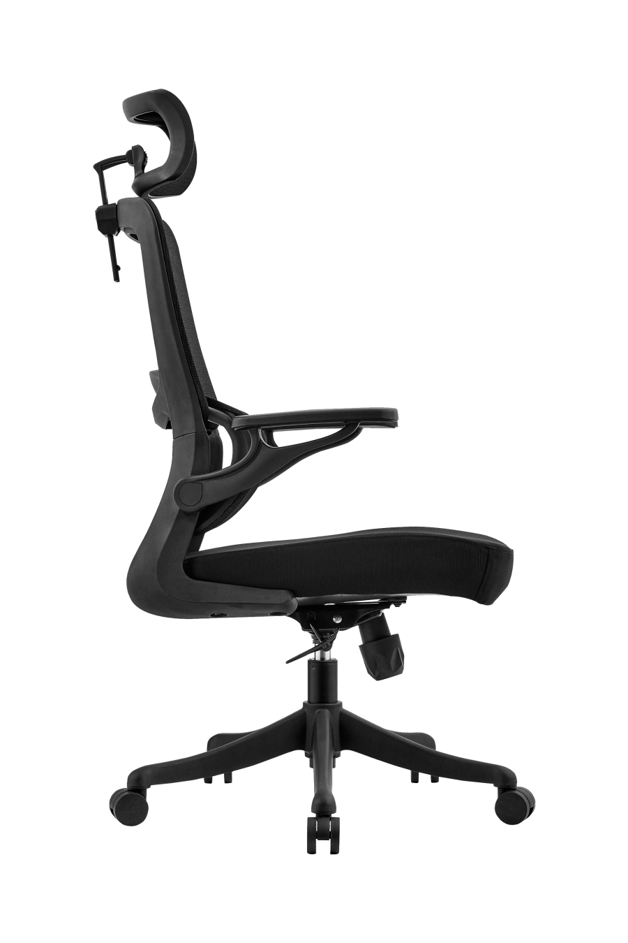 Palermo: CUSTÓ Palermo aduce versatilitate maximă cu tetieră 2D și cotiere „flip-up”, care se ridică atunci când vrei să te apropii de birou sau să eliberezi spațiu. Spătarul din plasă acrilică răcorește, iar șezutul confortabil menține susținerea corectă. Suportul lombar fix protejează spatele în sarcini îndelungate. Roțile din nailon asigură mișcări line pe diferite suprafețe, designul all-black asigură eleganță sobră, potrivită birourilor executive unde profesionalismul este esențial. Ideal pentru cei ce alternează frecvent între concentrare și discuții rapide la masă.