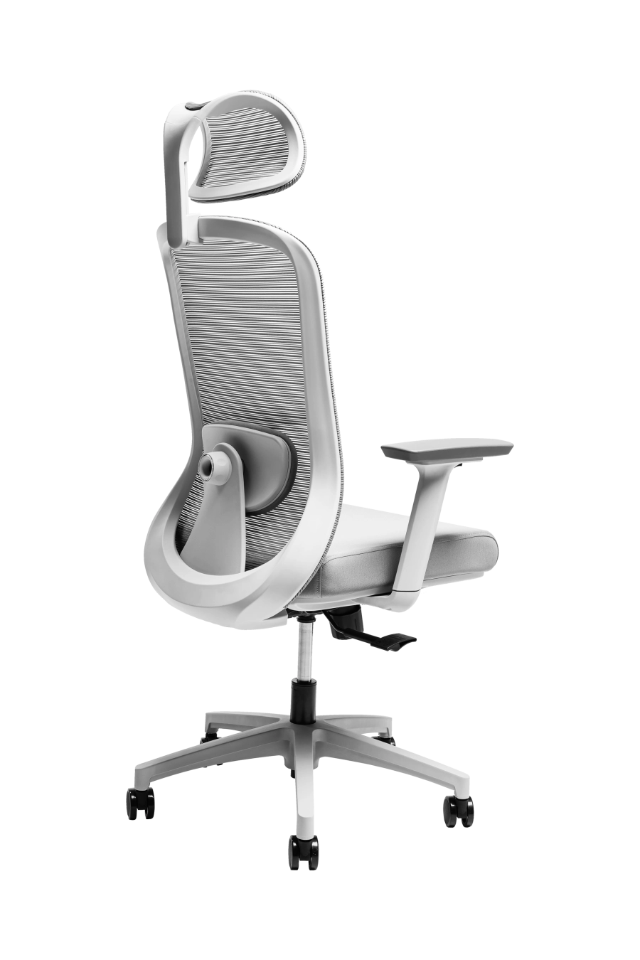 Bergamo: CUSTÓ Bergamo îmbină performanța ergonomicii cu designul modern: șezutul tapițat din stofă oferă confort constant, iar spătarul din plasă elastomerică asigură o ventilație optimă pe durata întregii zile de lucru. Suportul lombar reglabil 3D permite ajustarea pe înălțime, adâncime și adâncire, adaptându-se perfect curburii naturale a spatelui și reducând tensiunea în zona inferioară. Tetiera reglabilă pe înălțime oferă susținere suplimentară pentru cap și gât, iar cotierele reglabile 3D permit ajustarea în înălțime, adâncire și lățime, asigurând o poziție naturală a brațelor în orice activitate. Mecanismul sincron cu blocare într-o poziție și baza stelată din plastic dur, echipată cu roți din poliuretan, garantează stabilitate și mobilitate lină pe diferite tipuri de suprafețe. Designul gri conferă o notă sobru-executivă, potrivită pentru spații profesionale unde confortul și profesionalismul sunt esențiale.