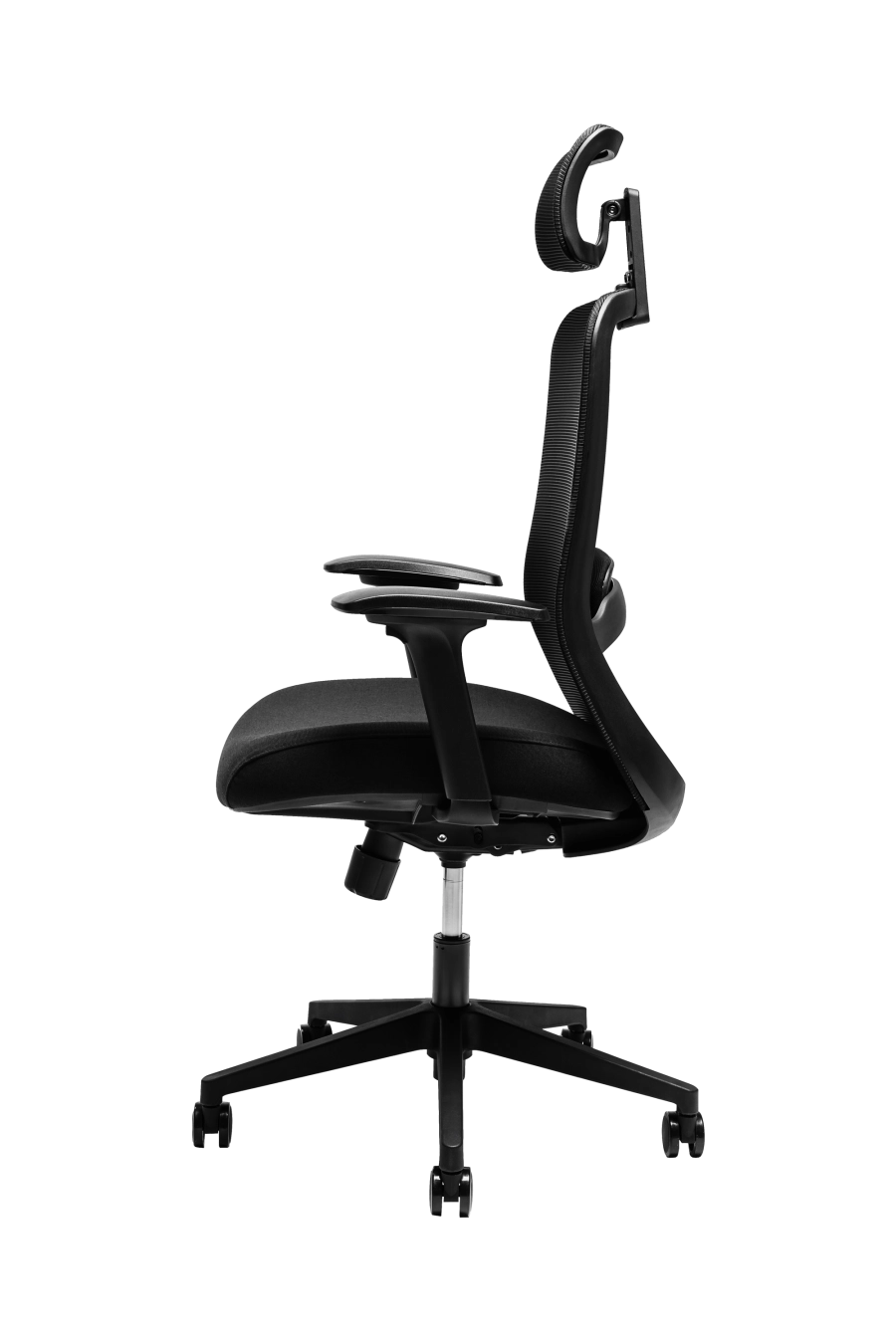 Roma: CUSTÓ Roma redefinește confortul și adaptabilitatea în mediul profesional: șezutul tapițat din stofă oferă o priză plăcută și susținere constantă, iar spătarul din plasă elastomerică asigură ventilație eficientă pe durata întregii zile de lucru. Suportul lombar reglabil pe înălțime permite ajustarea precisă pentru o susținere optimă a zonei inferioare a spatelui. Tetiera reglabilă pe înălțime completează ergonomia, oferind susținere suplimentară pentru cap și gât. Cotierele reglabile 4D (în înălțime, adâncire, lățime și unghi) permit personalizarea poziției brațelor în funcție de activitățile desfășurate. Mecanismul multifuncțional cu blocare în trei poziții și translare a șezutului asigură flexibilitate în mișcare și stabilitate. Baza stelată din plastic dur, echipată cu roți din poliuretan, garantează mobilitate lină și stabilitate pe diferite tipuri de suprafețe. Designul all-black conferă o notă sobru-executivă, potrivită pentru birouri moderne unde confortul și profesionalismul contează.